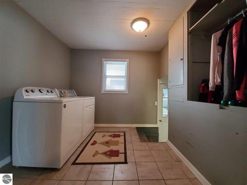 501 N Elm St, Ithaca, MI 48847 photo 12