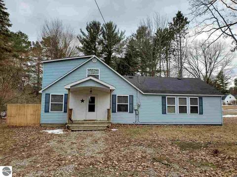 102 Elm St, Harrison, MI 48625 photo 1