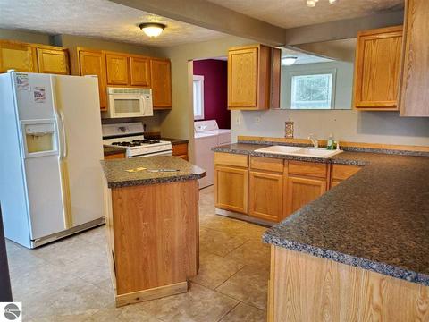 102 Elm St, Harrison, MI 48625 photo 10