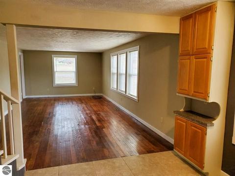 102 Elm St, Harrison, MI 48625 photo 4