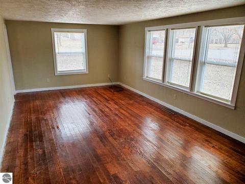 102 Elm St, Harrison, MI 48625 photo 5