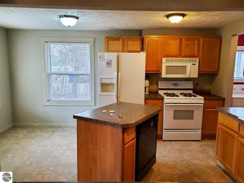 102 Elm St, Harrison, MI 48625 photo 9