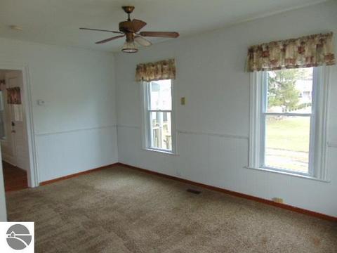 218 W Arcada St, Ithaca, MI 48847 photo 4