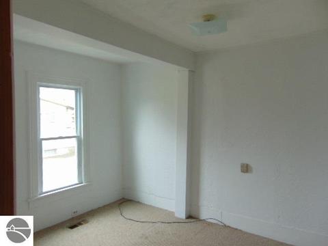 218 W Arcada St, Ithaca, MI 48847 photo 3