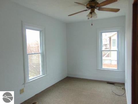 218 W Arcada St, Ithaca, MI 48847 photo 2