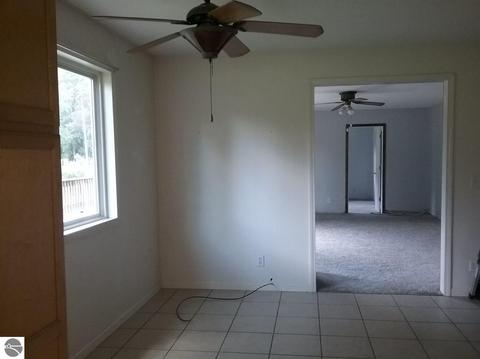 8945 E Remus Rd, Mount Pleasant, MI 48858 photo 4