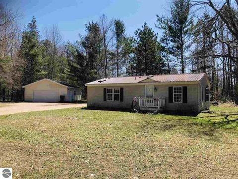 2036 E M-55, Cadillac, MI 49601 photo 1