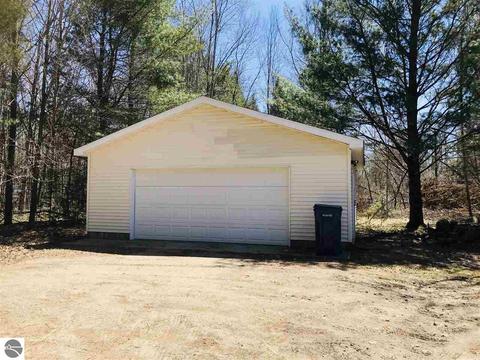 2036 E M-55, Cadillac, MI 49601 photo 2