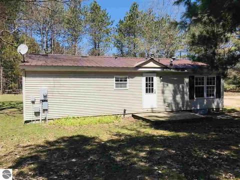 2036 E M-55, Cadillac, MI 49601 photo 3
