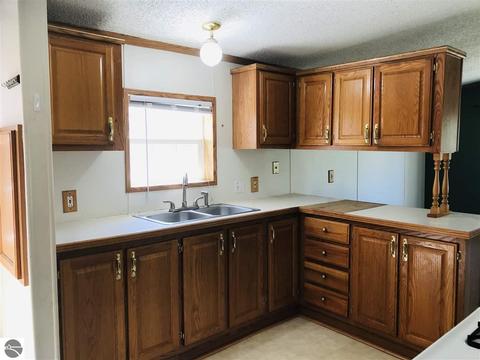2036 E M-55, Cadillac, MI 49601 photo 4