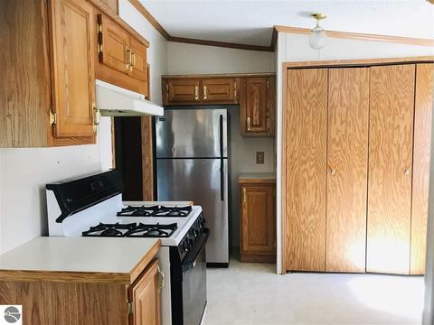 2036 E M-55, Cadillac, MI 49601 photo 5