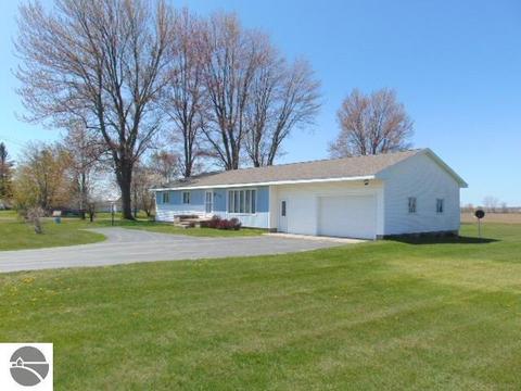1989 N Jerome Rd, Ithaca, MI 48847 photo 3