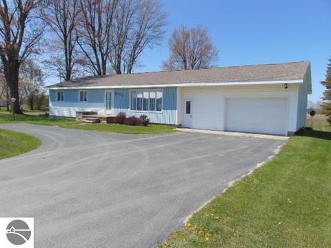 1989 N Jerome Rd, Ithaca, MI 48847 photo 2
