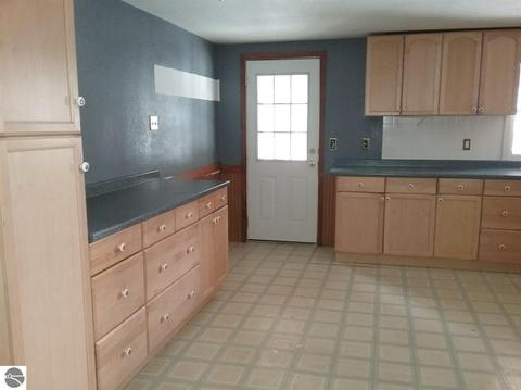 2362 Cdale Dr, Harrison, MI 48625 photo 4