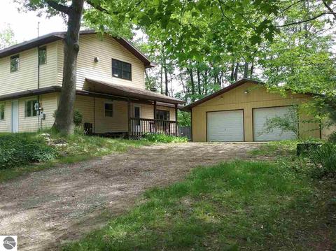 2362 Cdale Dr, Harrison, MI 48625 photo 1