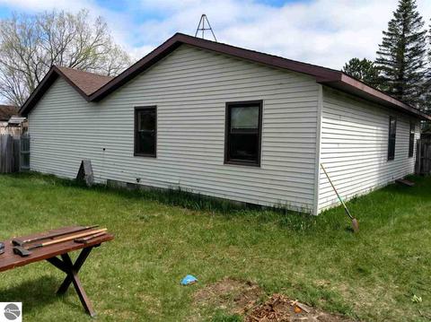 605 Plum St, Grayling, MI 49738 photo 9