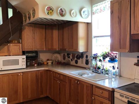 1507 E Brooks Rd, Midland, MI 48640 photo 2