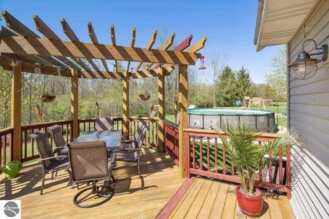 2530 E Baseline Rd, Mount Pleasant, MI 48858 photo 4