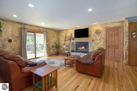 2530 E Baseline Rd, Mount Pleasant, MI 48858 photo 9