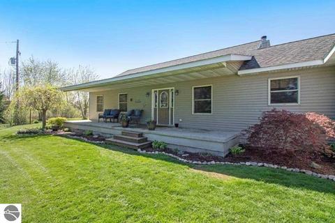 2530 E Baseline Rd, Mount Pleasant, MI 48858 photo 2