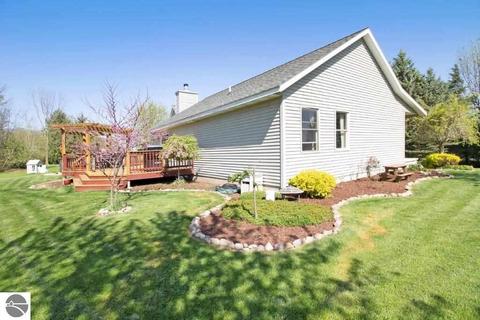 2530 E Baseline Rd, Mount Pleasant, MI 48858 photo 3