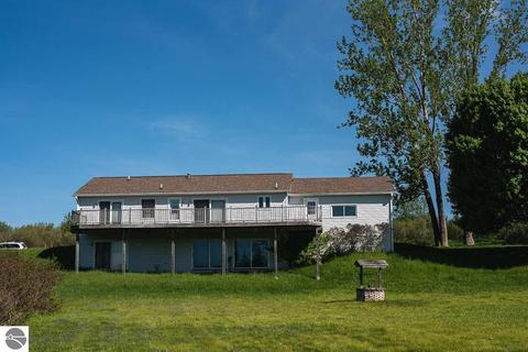 6850 E Kelenski Dr, Cedar, MI 49621 photo 2