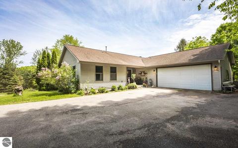 6136 Hackett Dr, Cedar, MI 49621 photo 2