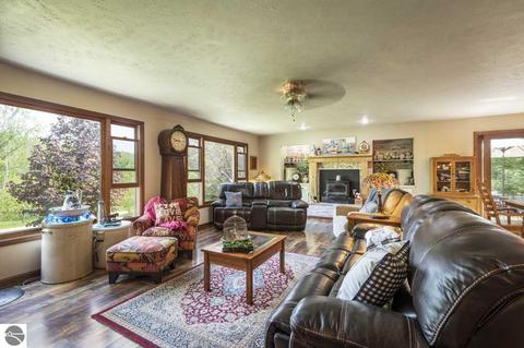 6136 Hackett Dr, Cedar, MI 49621 photo 7