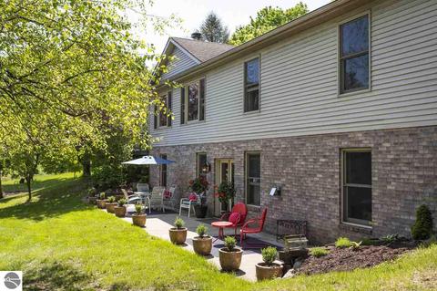 6136 Hackett Dr, Cedar, MI 49621 photo 5