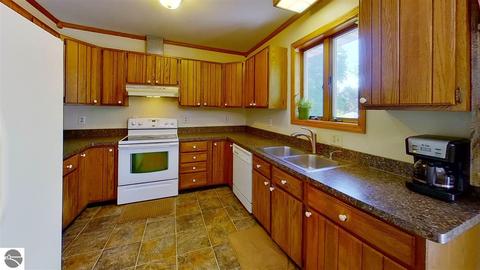 2764 E Millbrook Rd, Mount Pleasant, MI 48858 photo 6