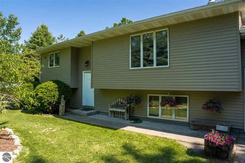 2764 E Millbrook Rd, Mount Pleasant, MI 48858 photo 2