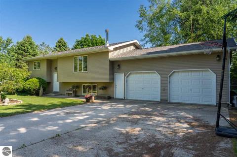 2764 E Millbrook Rd, Mount Pleasant, MI 48858 photo 1