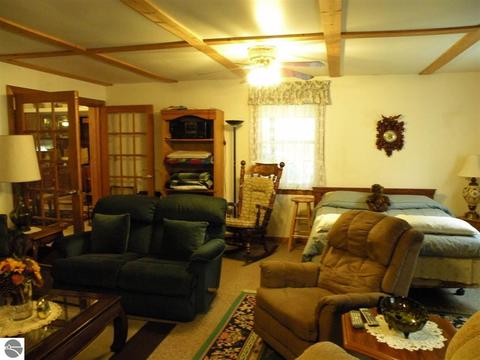 777 Easton Rd, Gladwin, MI 48624 photo 4