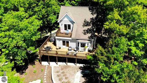 3995 S Bluff Cir, Cedar, MI 49621 photo 6