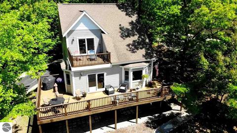 3995 S Bluff Cir, Cedar, MI 49621 photo 2