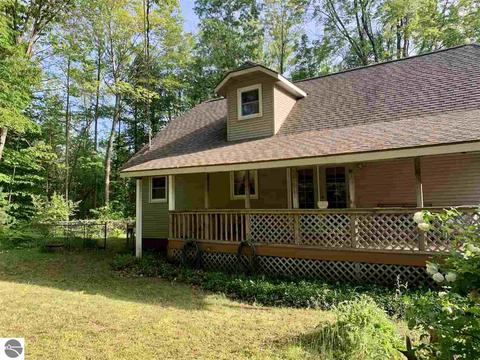 10439 Harmony Dr, Interlochen, MI 49643 photo 5