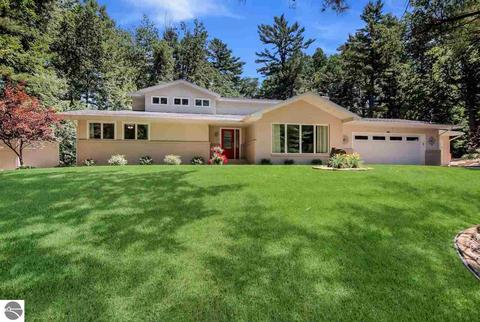 415 Saint Andrews Dr, Gladwin, MI 48624 photo 2