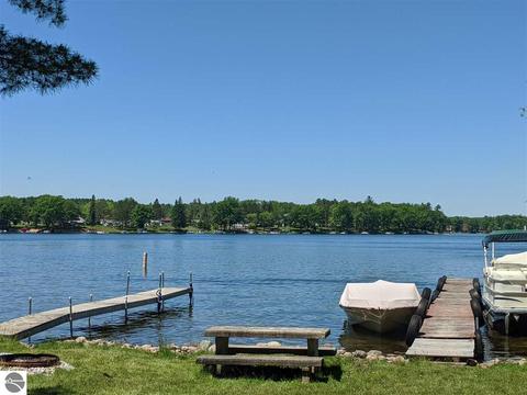 3681 Lakeside Dr, Lupton, MI 48635 photo 2