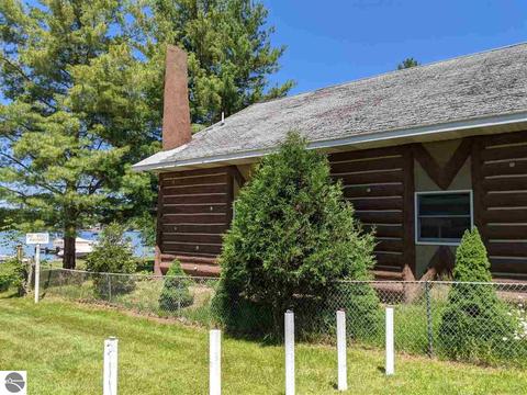 3681 Lakeside Dr, Lupton, MI 48635 photo 4