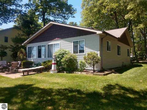 135 S Huron, Au Gres, MI 48703 photo 3