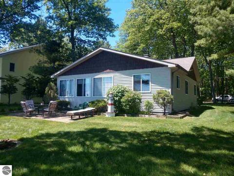 135 S Huron, Au Gres, MI 48703 photo 1