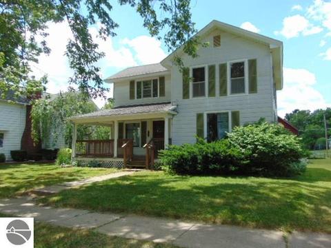 321 N Maple St, Ithaca, MI 48847 photo 2