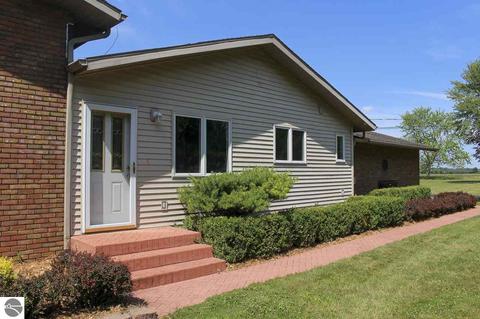 1701 E River Rd, Mount Pleasant, MI 48858 photo 2