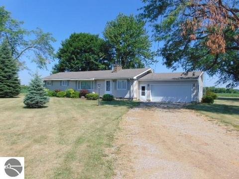 2655 E Buchanan Rd, Ithaca, MI 48847 photo 2