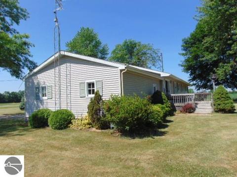 2655 E Buchanan Rd, Ithaca, MI 48847 photo 3