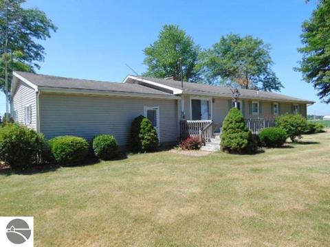2655 E Buchanan Rd, Ithaca, MI 48847 photo 4