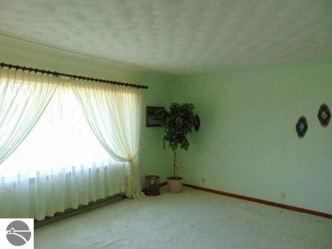 2655 E Buchanan Rd, Ithaca, MI 48847 photo 12
