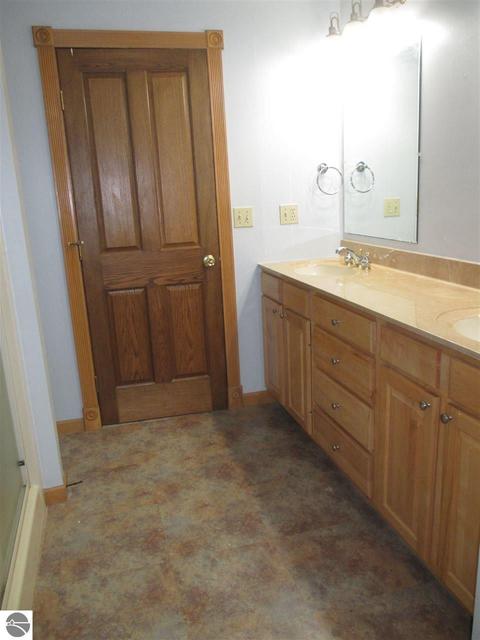 339 Schoolcrest Dr, Shepherd, MI 48883 photo 21