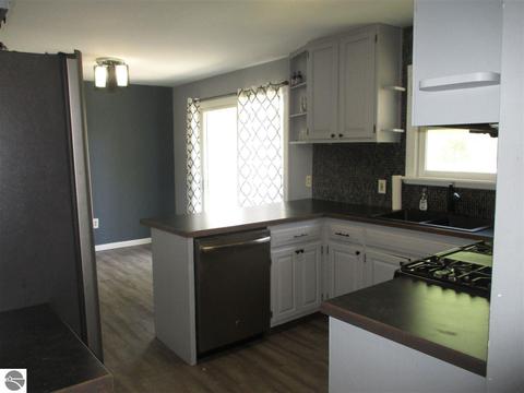339 Schoolcrest Dr, Shepherd, MI 48883 photo 7