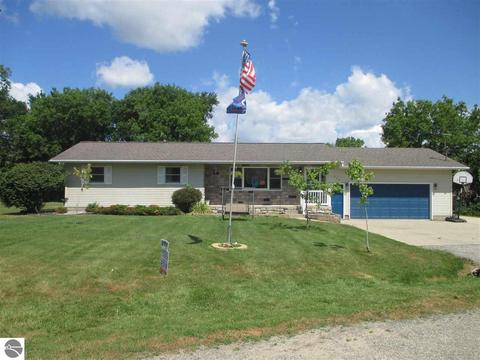 339 Schoolcrest Dr, Shepherd, MI 48883 photo 1